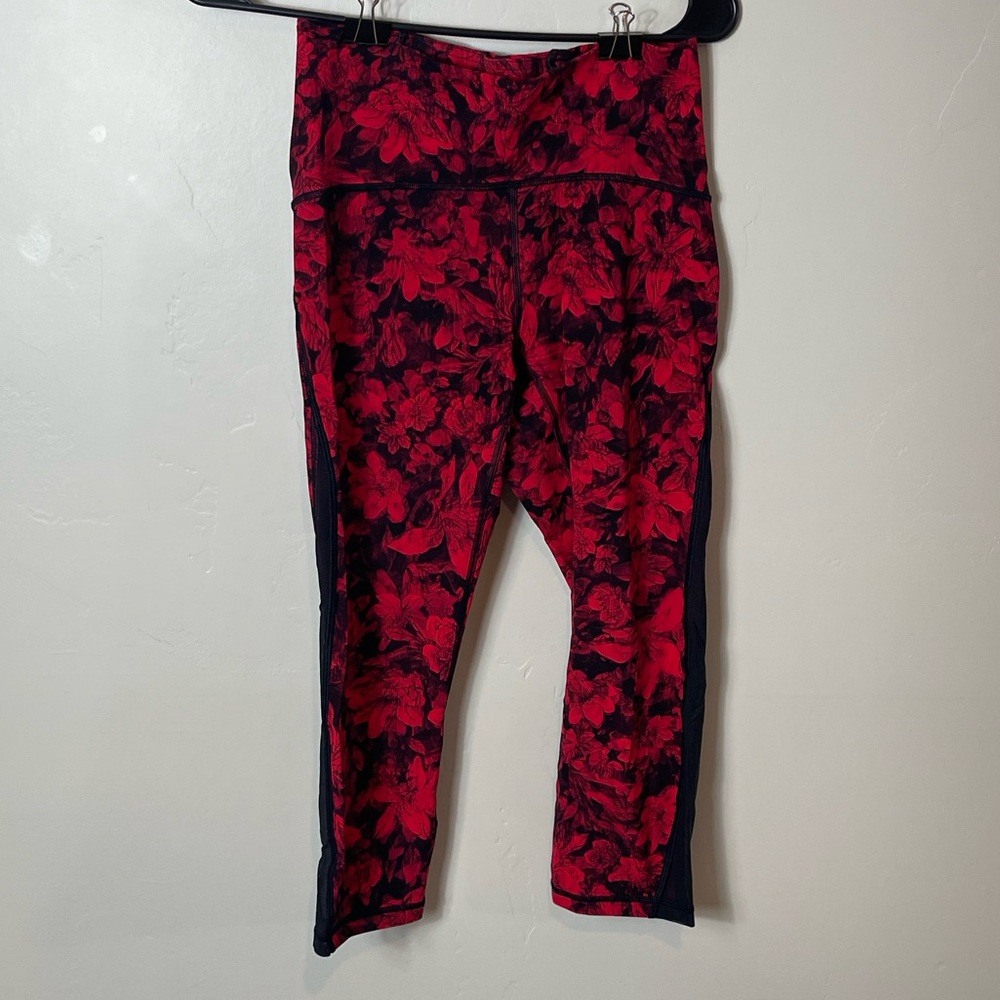 Lululemon active leggings exercise floral black and red calf length size 6